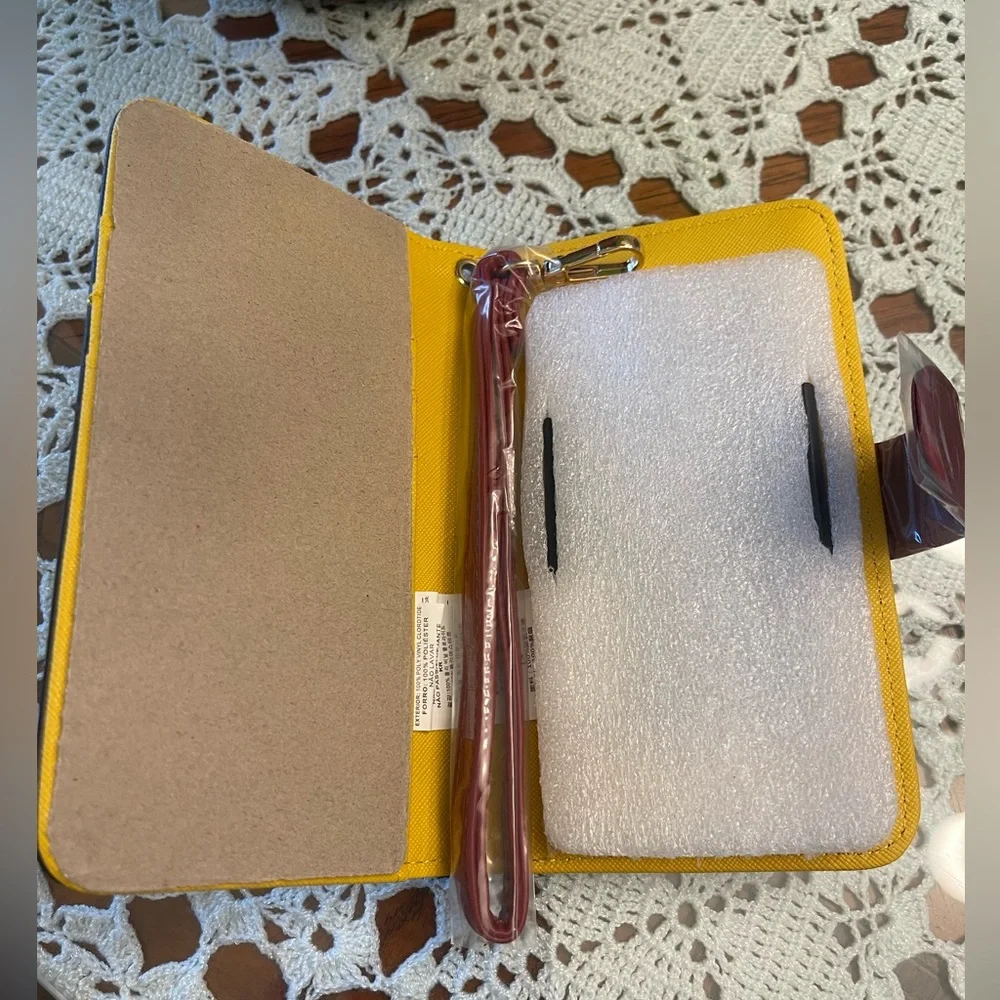 Cell case - Picture 2 of 5